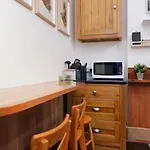 Central 3 Bedroom Heritage House In Fremantle