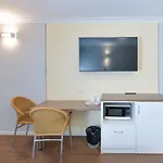 Platinum Motel