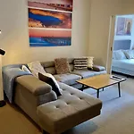 404 Big Beautiful One Bed & Balcony