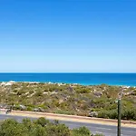 Scarborough Beachlife Apartment - Executive Escapes