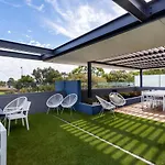 Skypark On Vincent - Executive Escapes