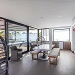 Skypark On Vincent - Executive Escapes