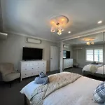 Stunning! \'New York Style\' Roof Top 2 Car Apartment