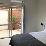 Modern 2 Bedroom Apartment In Perth