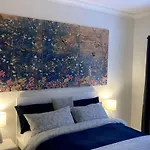 Modern 2 Bedroom Apartment In Perth