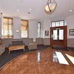 One-Bedroom Cozy Apartment In Perth Cbd