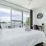 2X2 Modern Apartment Near Airport And City