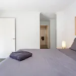 Stirling Apartment 1- Modern Central Apartment