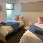 Stylish 2Bed Close Airport/Shops