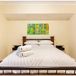 Charming, Cosy, Classic Executive 1 Bedroom Apartment