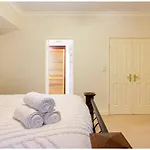 Charming, Cosy, Classic Executive 1 Bedroom Apartment