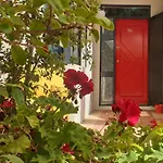 Como Executive Apartment