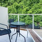 Modern Town House - Close To Cbd