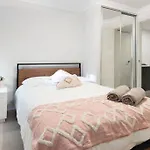 Modern Town House - Close To Cbd