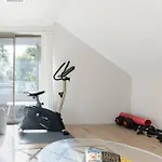 Modern Town House - Close To Cbd