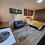 Studio Apartment In East Perth