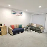26 Simple Family Home Mirrabooka Sleeps 5