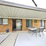 26 Simple Family Home Mirrabooka Sleeps 5