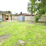26 Simple Family Home Mirrabooka Sleeps 5