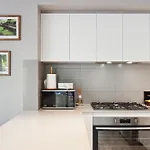 Tranquil Gumnut Cottage - Close To Airport