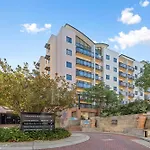 1Br City View Gem On Mounts Bay Road