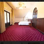 Quiet And Peaceful Perth City Living With Free Parking