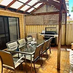 The Scarborough Beach House - Walk To The Beach!