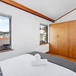15 Cottesloe - Steps From Beach - Sleeps 3