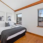 15 Cottesloe - Steps From Beach - Sleeps 3