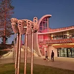 Scarborough Beach Front Resort - Shell Seven