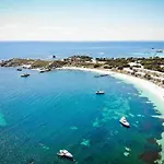 Prime Location 1 Bdr Apt In Perth