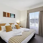 Spacious Apt In Northbridge With Pool