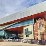 Fabulous Apt In Northbridge With Pool & Wifi