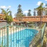 11 Cottesloe - Steps From Beach - Sleeps 3