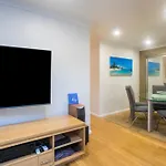 Bright 2 Bedroom Apartment In A Great Location