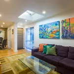 Bright 2 Bedroom Apartment In A Great Location