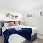 2 Conveniently Quiet Cloverdale 2Brpark