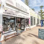 15 Cottesloe - Steps From Beach - Sleeps 3