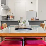 Apartment With City Views In East Perth