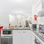Apartment With City Views In East Perth