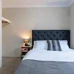 Spacious 5Bedroom House Near Airport