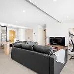 City Life 2Br Apt With Pool,Gym, Sauna, Carbay
