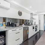 City Life 2Br Apt With Pool,Gym, Sauna, Carbay