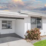 Cozy House Nr Airport 2Rooms 4Beds Yard Parking