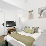 610 Chic City Living