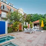 1Brd Apt Close Rac Arena With Pool And Wifi