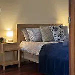 Cosy & Private, Walk To East Vic Park