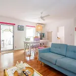 Bright & Breezy Beachside Unit In Scarborough