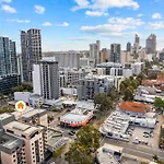 Spacious Holiday Apart On Hay St Cbd
