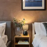 Airport 5Br Haven - Full Kitchen & Tranquil